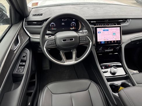 New 2025 Jeep Grand Cherokee L Limited image 10
