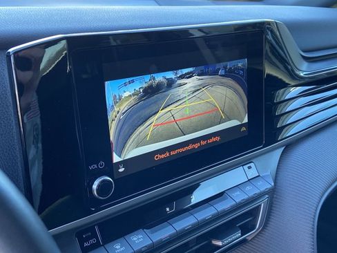 Used 2025 Toyota Camry SE image 35