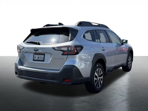 Used 2023 Subaru Outback Premium AWD/4WD image 7