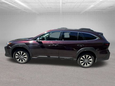 Used 2025 Subaru Outback Touring AWD/4WD image 2