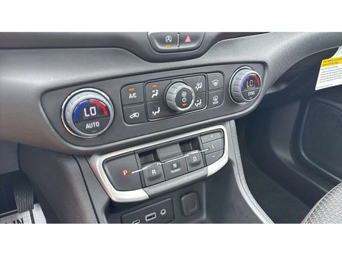 Used 2024 GMC Terrain SLE w/ Driver Convenience Package AWD/4WD image 19