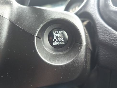 Certified 2018 Jeep Compass Latitude image 16