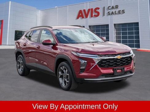 Used 2025 Chevrolet Trax LT w/ LT Convenience Package FWD image 3