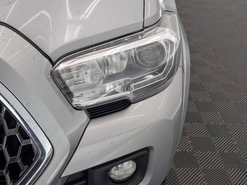 Used 2019 Toyota Tacoma TRD Sport image 10