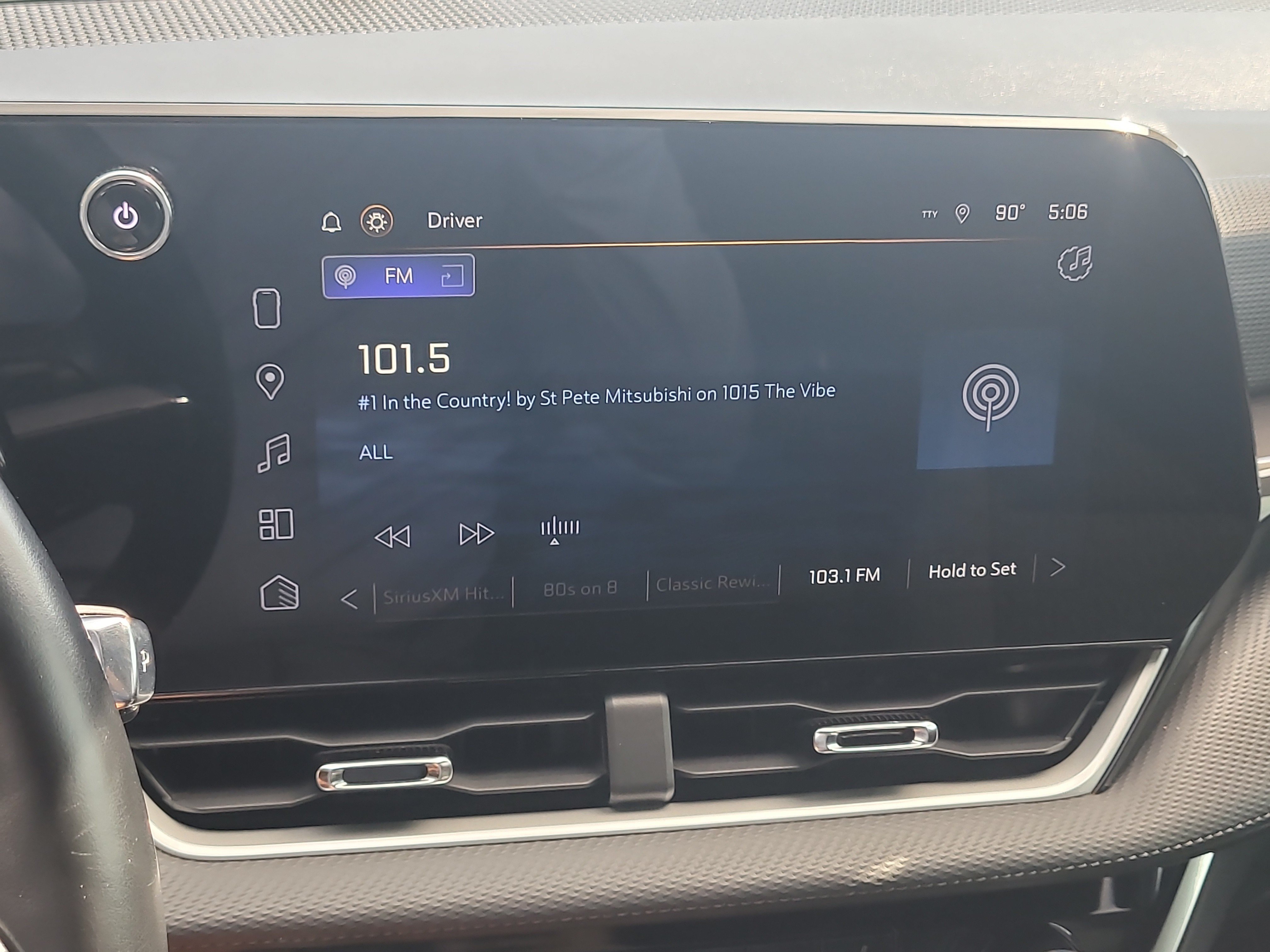 Used 2025 Chevrolet Equinox LT w/ Safety and Technology Package FWD image 23