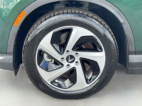 New 2025 VinFast VF 8 Eco image 31