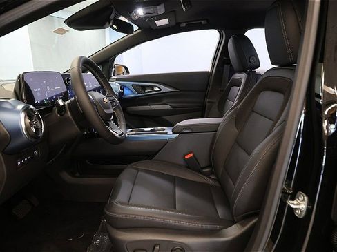 New 2025 Chevrolet Equinox EV LT image 32