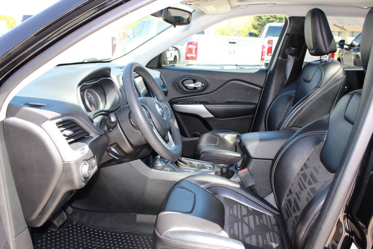 Used 2022 Jeep Cherokee Latitude w/ Sun & Sound Group AWD/4WD image 13