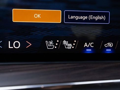 New 2025 Chevrolet Suburban Premier w/ Sun And Tow Package image 32