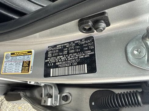 Used 2024 Hyundai Venue SEL FWD image 31