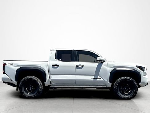 Certified 2025 Toyota Tacoma TRD Off-Road AWD/4WD image 6