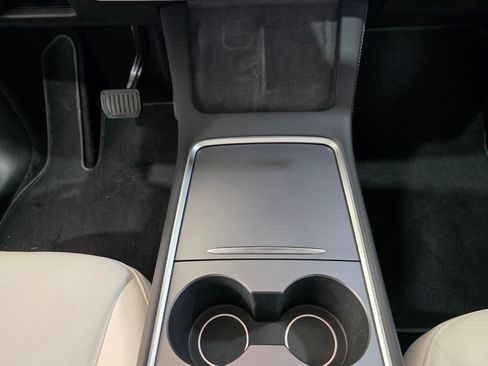 Used 2022 Tesla Model Y Long Range AWD/4WD image 24