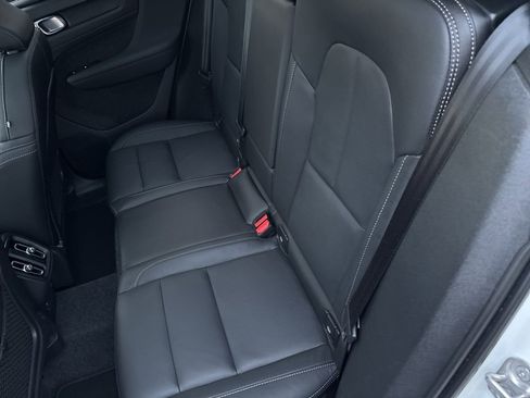 Certified 2025 Volvo XC40 B5 Plus image 39