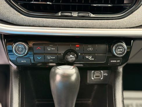 Used 2024 Jeep Compass Latitude AWD/4WD image 27