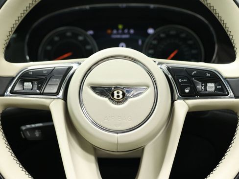 Used 2019 Bentley Bentayga image 23