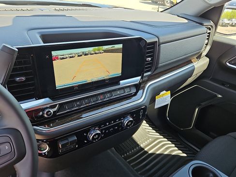 New 2026 GMC Sierra 1500 SLE image 18