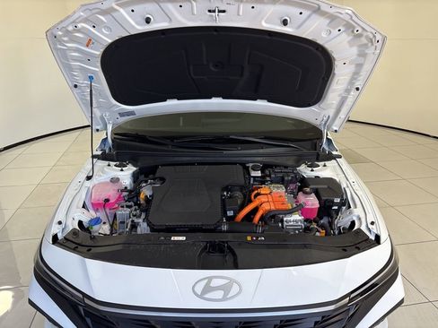 New 2025 Hyundai Elantra SEL FWD image 11