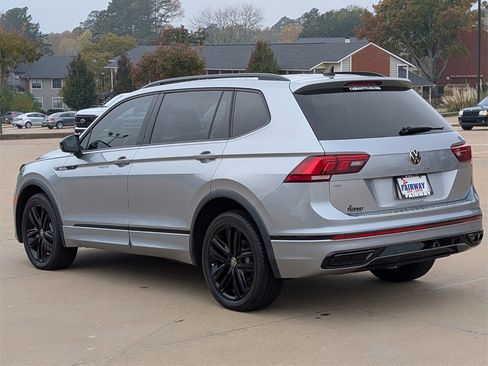 Used 2022 Volkswagen Tiguan SE R-Line image 6