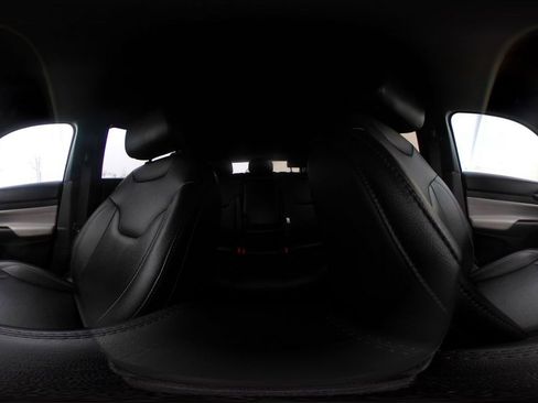 Used 2025 Jeep Compass Limited image 42