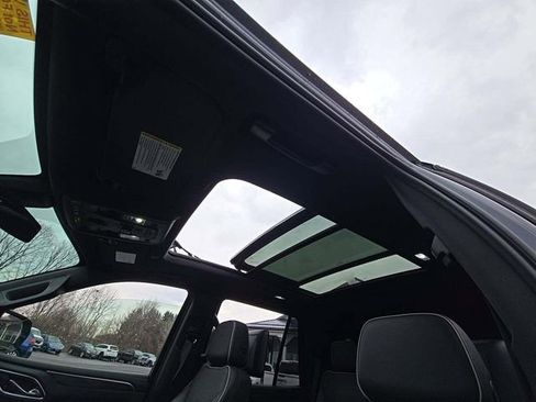 Used 2021 GMC Yukon SLT w/ SLT Premium Package image 19