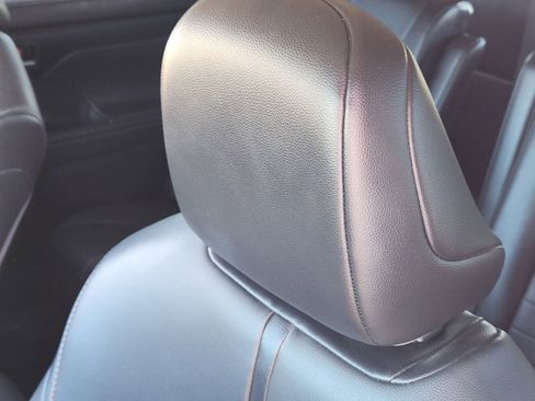 Used 2021 Toyota Highlander XLE image 19