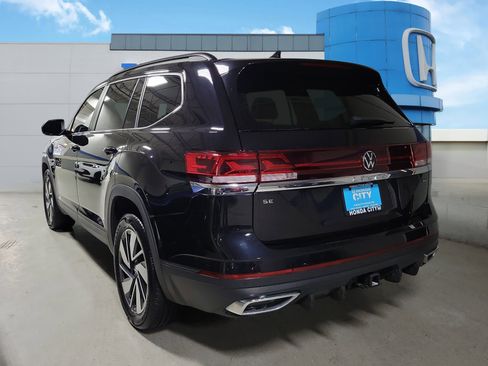 Used 2024 Volkswagen Atlas SE w/ Panoramic Sunroof Package image 4