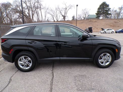 Used 2025 Hyundai Tucson SE image 4