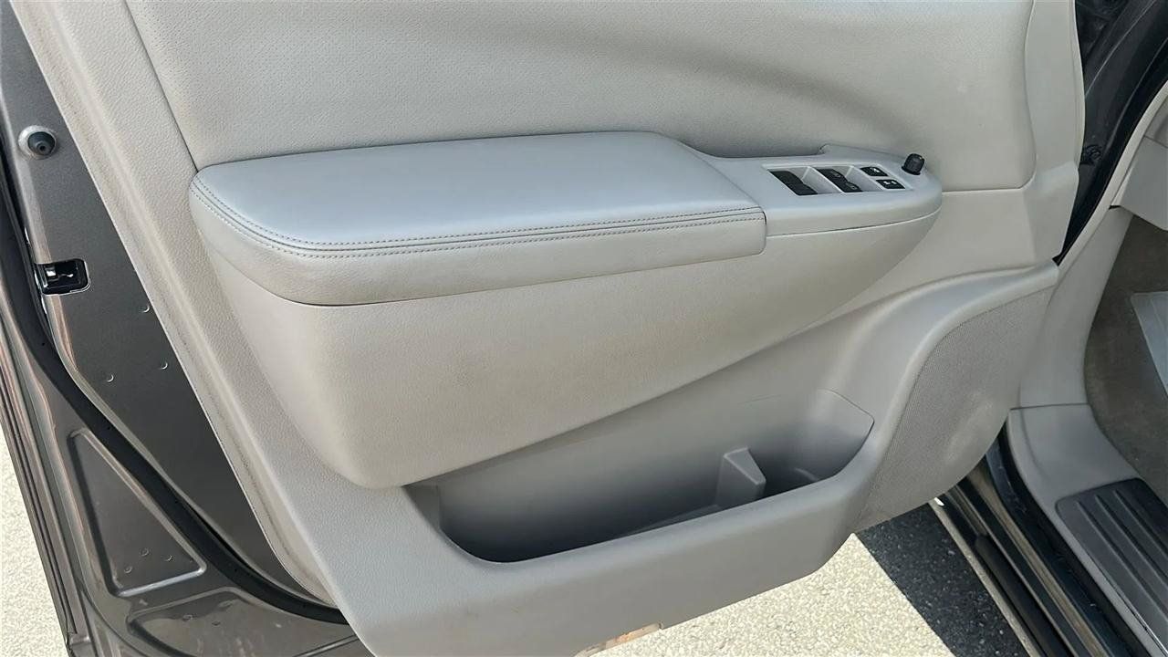 Used 2016 Nissan Quest SV w/ Leather Package FWD image 18