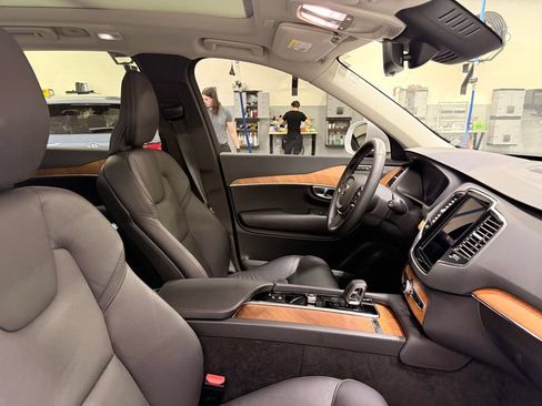 Used 2023 Volvo XC90 B6 Plus w/ Protection Package Premier AWD/4WD image 29
