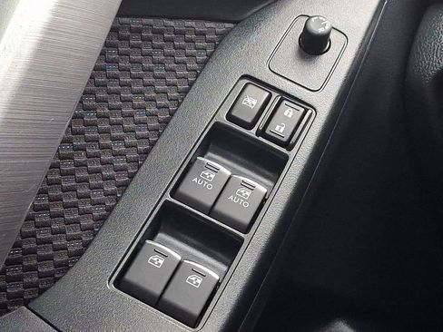 Used 2018 Subaru Forester 2.5i Premium w/ All-Weather Package image 25