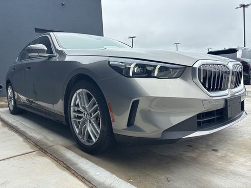 Used 2024 BMW 530i xDrive w/ Premium Package AWD/4WD image 3