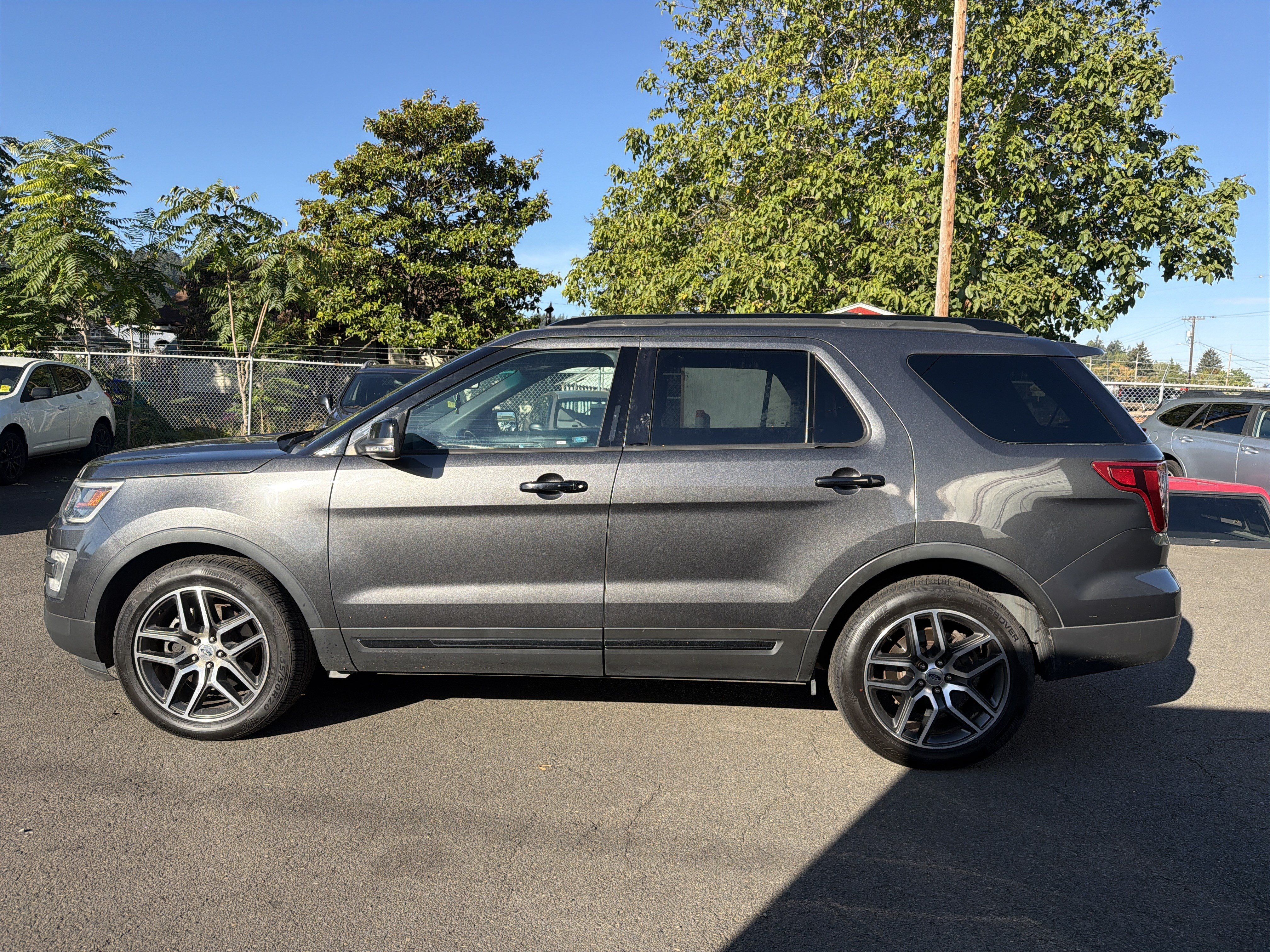Used 2017 Ford Explorer Sport w/ Equipment Group 401A AWD/4WD image 2