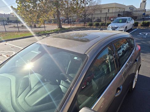 Used 2012 Ford Focus SEL image 11