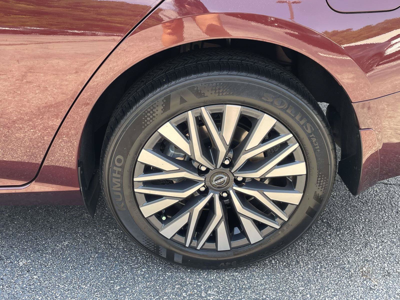 Used 2024 Nissan Altima 2.5 SV w/ SV Premium Package AWD/4WD image 5