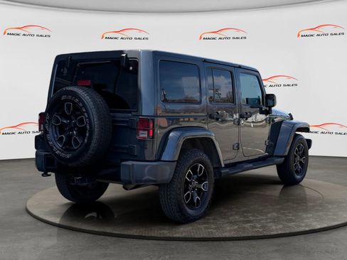 Used 2018 Jeep Wrangler Unlimited Sahara image 8