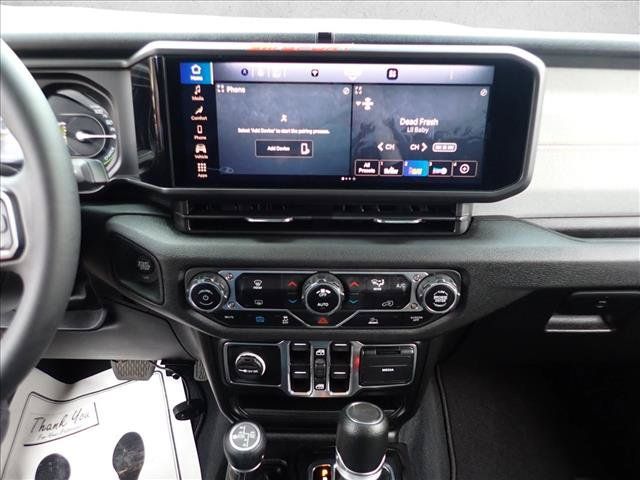 Used 2024 Jeep Wrangler Unlimited AWD/4WD image 14