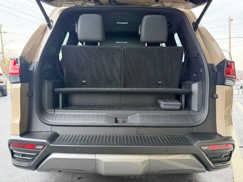 Used 2025 Lexus LX 700h Overtrail image 11