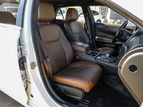 Used 2019 Chrysler 300 Limited RWD image 41
