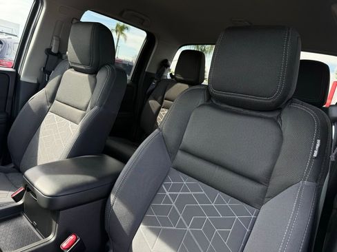 Certified 2025 Nissan Frontier SV image 15