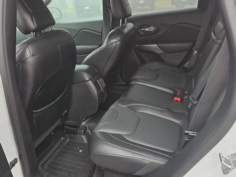 Used 2019 Jeep Cherokee Limited w/ Luxury Group image 17