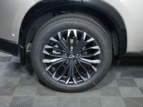 Used 2025 Nissan Rogue Platinum w/ Platinum Premium Package image 9