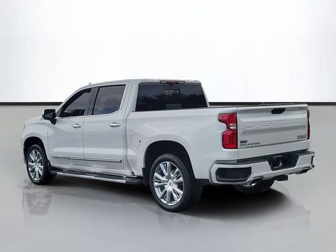 Used 2025 Chevrolet Silverado 1500 High Country w/ High Country Premium Package AWD/4WD image 4