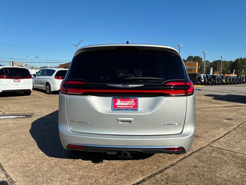 New 2026 Chrysler Pacifica Limited w/ Trailer Tow Group image 4
