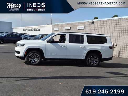 Used 2024 Jeep Wagoneer L Series II RWD image 4