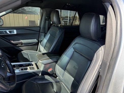 Used 2020 Ford Explorer XLT w/ Equipment Group 202A image 13