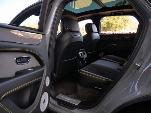 Used 2022 Bentley Bentayga image 19