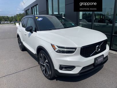 Used 2022 Volvo XC40 T5 R-Design w/ Advanced Package