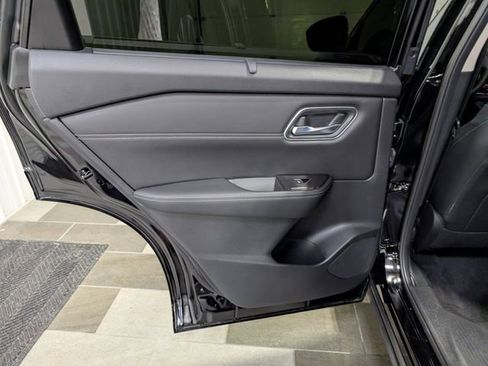 Used 2024 Nissan Rogue Platinum w/ Platinum Premium Package image 9