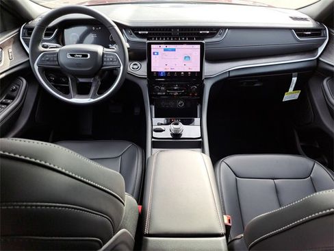 New 2025 Jeep Grand Cherokee Limited w/ Black Appearance Package image 11