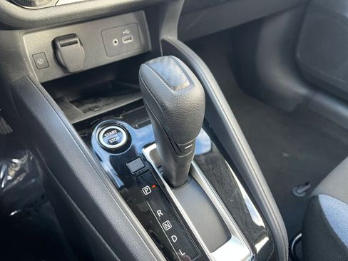 Used 2025 Nissan Versa SV image 41